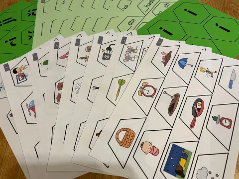 Materiál SADA - hexagony, měkké a tvrdé slabiky použitý ve třídě