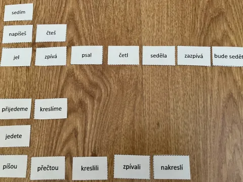 Materiál Slovesa - jak vyvodit čas použitý ve třídě